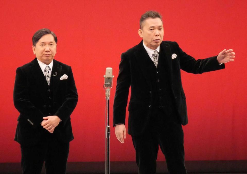 　時事漫才を披露した爆笑問題