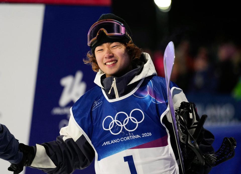 男子ビッグエア予選　３回目を終え笑顔の長谷川帝勝＝リビーニョ（共同）