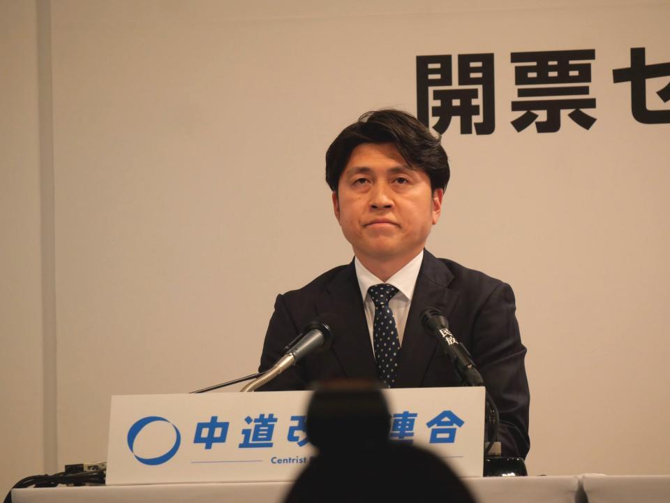 速報で惨敗が伝えられて厳しい表情の中野洋昌共同幹事長