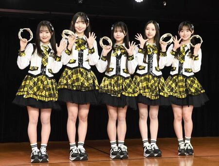 劇場公演デビューを果たしたＡＫＢ４８、２１期研究生の５人（撮影・園田高夫）