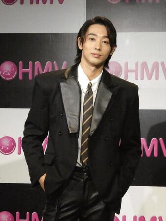 撮影に応じる近藤頌利