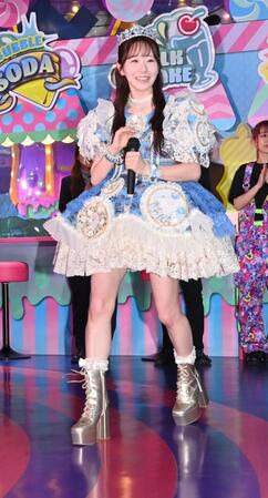 登壇するＦＲＵＩＴＳ　ＺＩＰＰＥＲ・真中まな（撮影・持木克友）