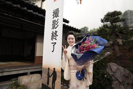 笑顔でクランクアップを迎えた高石あかり