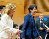 共同記者発表を終えた高市首相（右）とイタリアのメローニ首相＝１月１６日