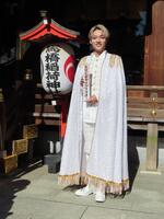 新曲ヒット祈願を行った辰巳ゆうと