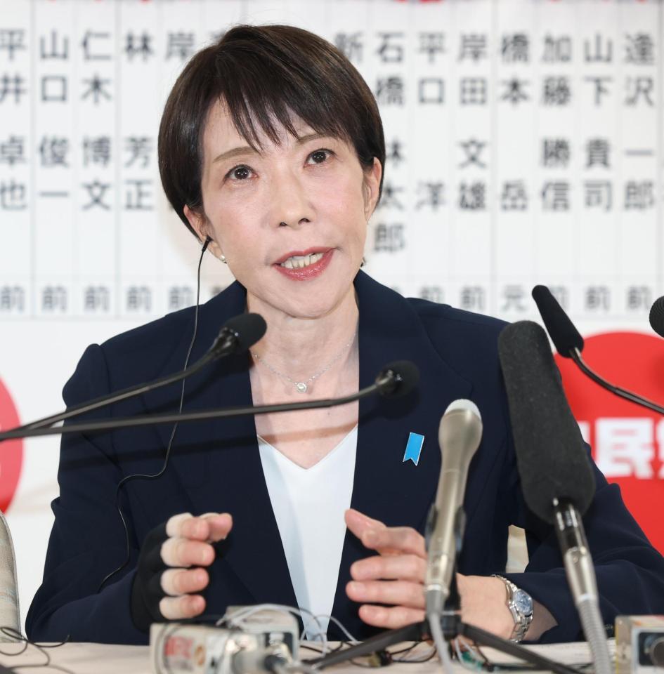 取材に応じる自民党総裁の高市早苗首相（撮影・石井剣太郎）