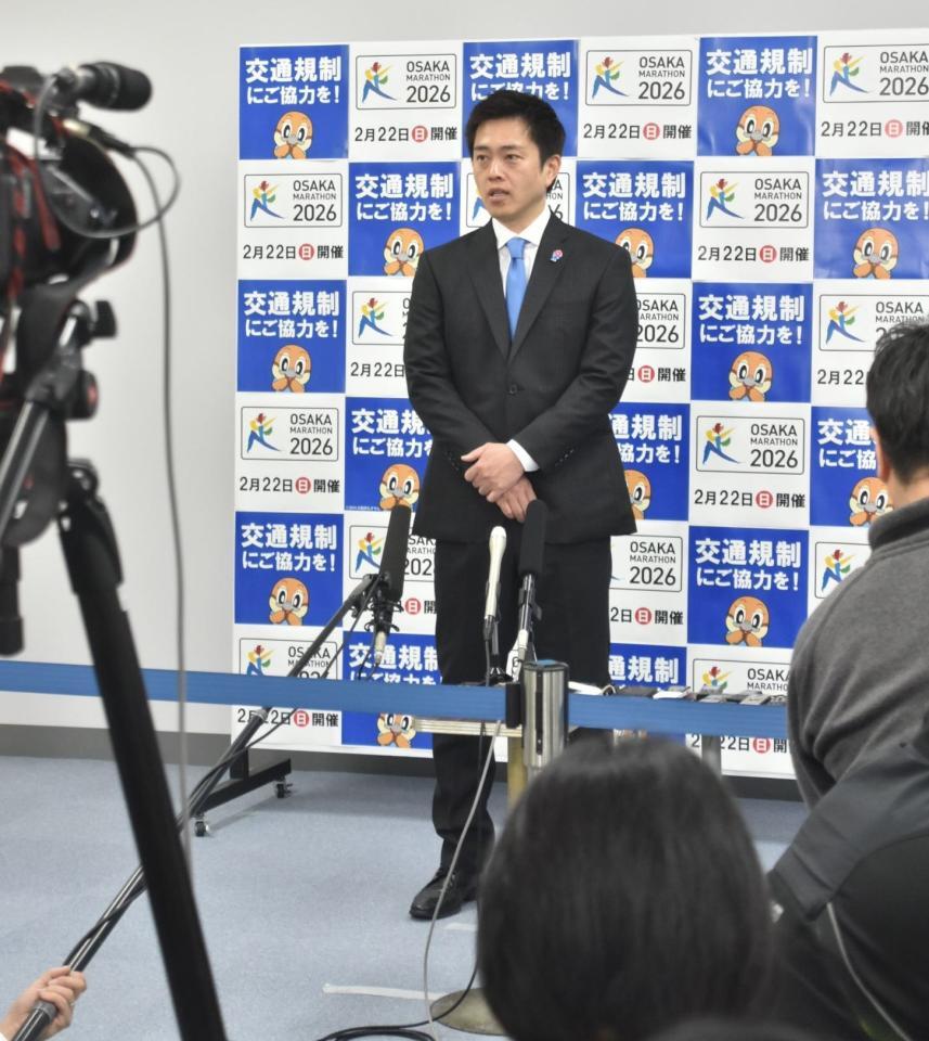 取材に応じた吉村洋文大阪府知事