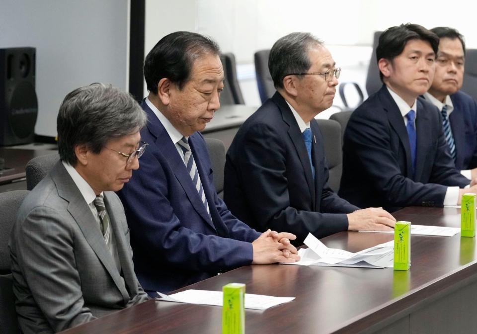 中道改革連合の執行役員会に臨む（左から）安住共同幹事長、野田共同代表、斉藤共同代表ら＝９日