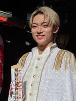 新曲ヒット祈願を行った辰巳ゆうと