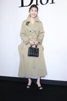 ポーズをきめる波瑠（撮影・金田祐二）