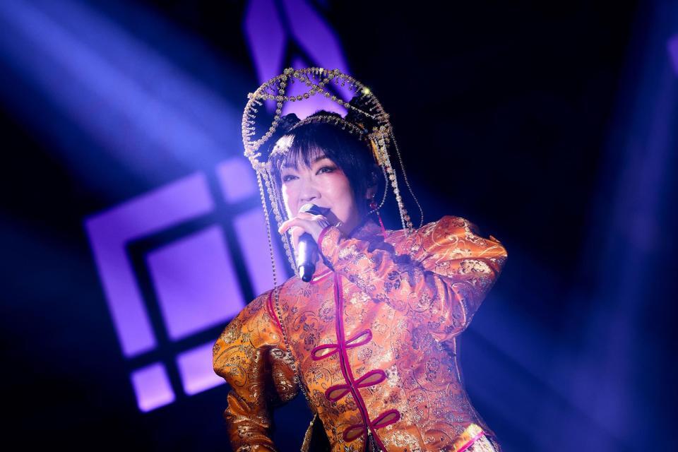 オリエンタルをテーマにしたステージを繰り広げた松任谷由実（撮影・後藤倫人）