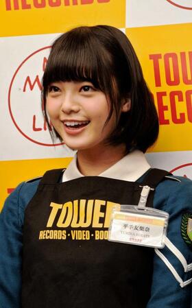 デビュー曲でセンターを務めた欅坂４６の平手友梨奈＝２０１６年４月