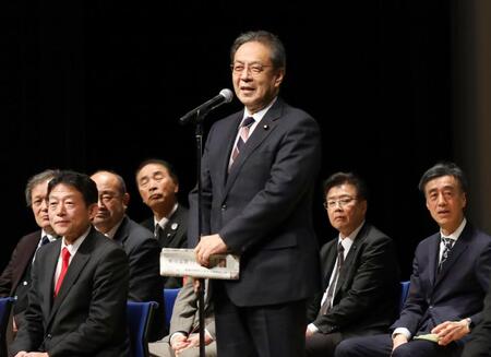石川県七尾市で開かれた会合であいさつする、立憲民主党の水岡代表＝１月３１日
