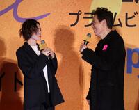 完成披露試写会に登壇した米倉涼子（左）と遠藤憲一（撮影・石井剣太郎）