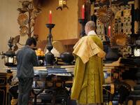 ヒット祈願を行う岩橋玄樹＝東京・増上寺