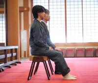 ヒット祈願を行う岩橋玄樹＝東京・増上寺