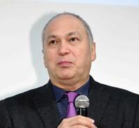 モーリー・ロバートソンさん