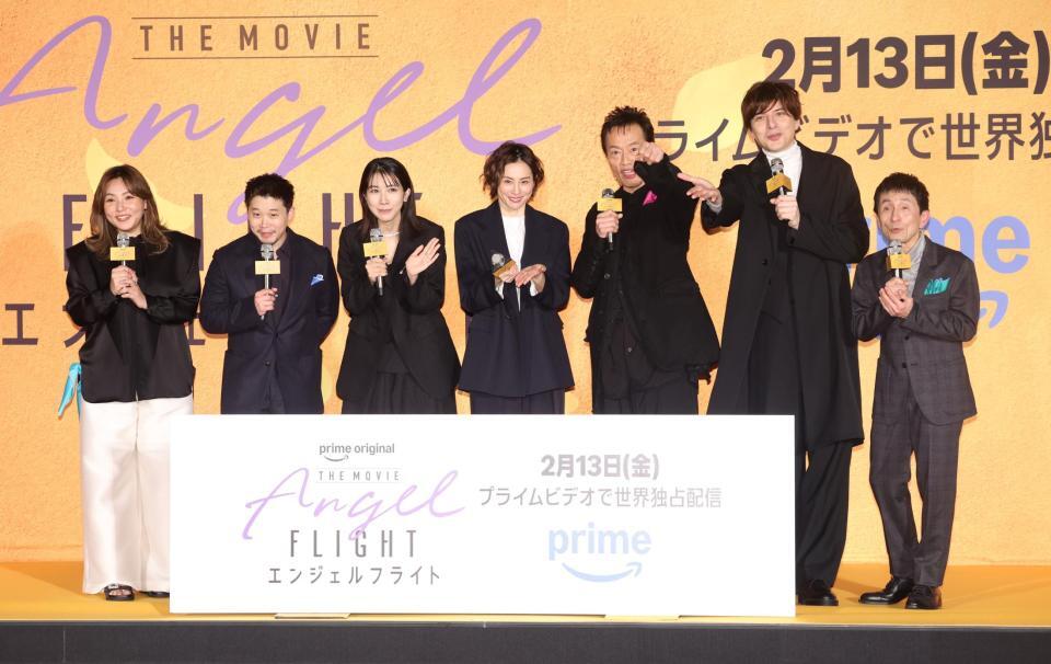 完成披露試写会に登壇した（左から）野呂佳代、矢本悠馬、松本穂香、米倉涼子、遠藤憲一、城田優、徳井優（撮影・石井剣太郎）