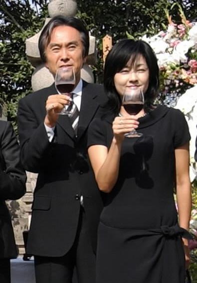 石原伸晃、里紗夫妻＝２００５年９月