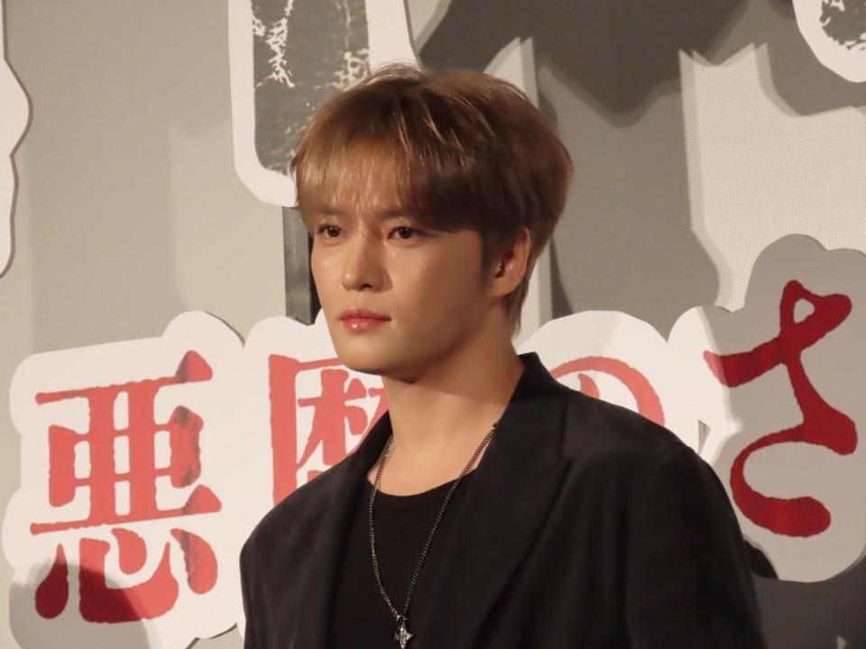 映画「神社　悪魔のささやき」の舞台あいさつに登壇したジェジュン