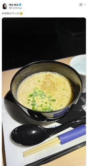 飛行機に飛び乗り、ＡＮＡのビジネスクラスでラーメンを堪能。神谷明采のＸ＠ＡｓａＫａｍｉｙａより