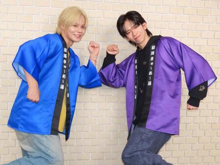 生配信を行った（左から）超特急のカイ、リョウガ