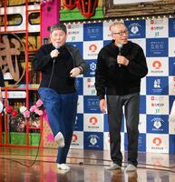 オープンニングに登場したビートたけし、ビートきよし（撮影・堀内翔）