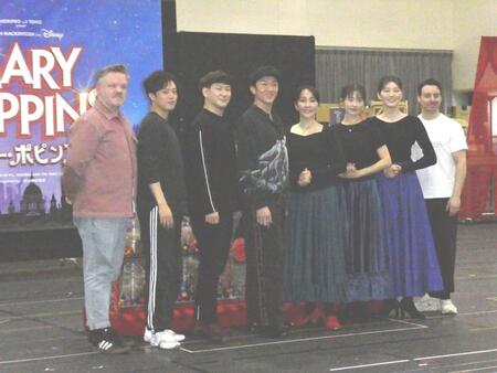 意気込みを語った（左から）マーク・ヘッジズ、上川一哉、小野田龍之介、大貫勇輔、濱田めぐみ、笹本玲奈、朝夏まなと、リチャード・ジョーンズ