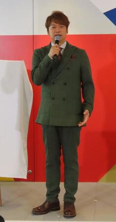 「応援のチカラプロジェクト」メッセージ・アート贈呈式に出席した香取慎吾