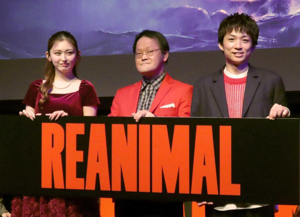 ホラーアドベンチャーゲーム「ＲＥＡＮＩＭＡＬ」の完成披露会に出席した（左から）ゆうちゃみ、アインシュタインの稲田直樹、河井ゆずる