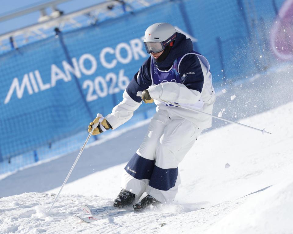 フリースタイルスキー男子モーグル予選、勢いよく滑る藤木豪心＝リビーニョ・エアリアル・モーグルパーク（撮影・吉澤敬太）