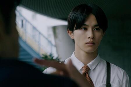 　俺たちバッドバーバーズに出演中の草川拓弥（©「俺たちバッドバーバーズ」製作委員会）