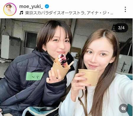 メガネを外したドラマのオフショット。結城モエ（右）のインスタグラム＠ｍｏｅ＿ｙｕｋｉ＿より