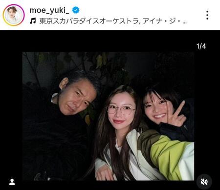 メガネ姿のドラマのオフショット。結城モエのインスタグラム＠ｍｏｅ＿ｙｕｋｉ＿より