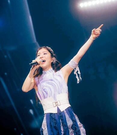 ３年ぶり２度目の日本武道館ライブで熱唱するｍｉｌｅｔ