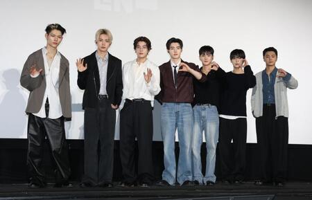 （左から）ＮＩ-ＫＩ、ＨＥＥＳＥＵＮＧ、ＪＡＫＥ、ＳＵＮＧＨＯＯＮ、ＪＵＮＧＷＯＮ、ＳＵＮＯＯ、ＪＡＹ（撮影・佐々木彰尚）