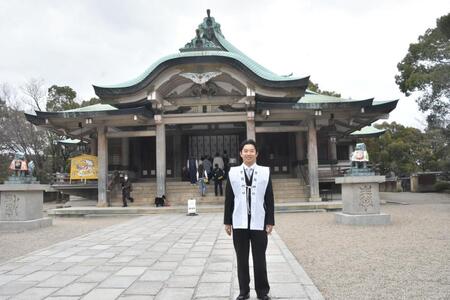 豊臣秀長慰霊祭に参加した仲野太賀＝大阪・豊國神社