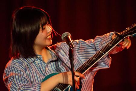 ワンマンライブを行う寿理