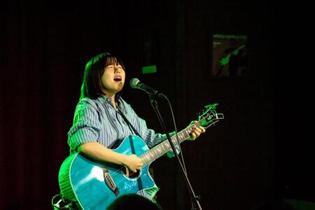 ワンマンライブを行う寿理