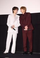 舞台挨拶に登壇したＭ！ＬＫ・山中柔太朗（左）と超特急・高松アロハ（撮影・石井剣太郎）