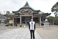 豊臣秀長慰霊祭に参加した仲野太賀＝大阪・豊國神社