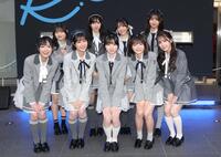 ポースをとるＲＥ-ＧＥの（前列左から）白石るり、禾本珠彩、花井心桜、瑞川蒼依、那須ほほみ（後列同）高月凛々、田崎杏夏、森瀬こころ、桧山ゆうみ（撮影・石井剣太郎）
