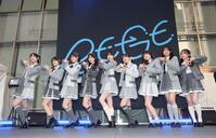 ポースをとるＲＥ-ＧＥの（左から）白石るり、高月凛々、禾本珠彩、田崎杏夏、花井心桜、森瀬こころ、瑞川蒼依、桧山ゆうみ、那須ほほみ（撮影・石井剣太郎）