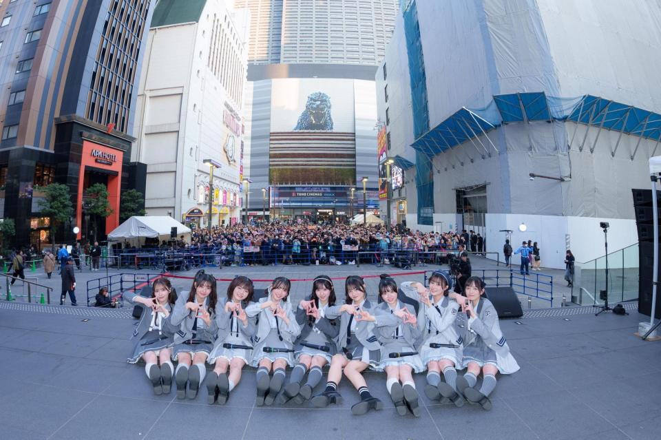 ＲＥ-ＧＥの（左から）那須ほほみ、桧山ゆうみ、瑞川蒼依、森瀬こころ、田崎杏夏、高月凛々、花井心桜、禾本珠彩、白石るり