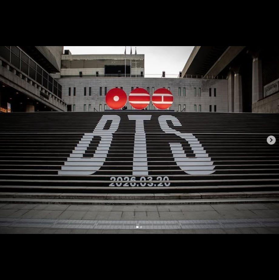 世宗文化会館の公式インスタグラム＠ｓｅｊｏｎｇｃｅｎｔｅｒより　ＢＴＳがソウルの中心地でド派手ＰＲを展開
