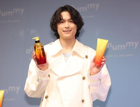 発表会に登壇したＳｉｘＴＯＮＥＳ・松村北斗（撮影・石井剣太郎）