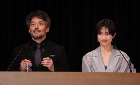 司会を務めた山口馬木也（左）と河合優実（撮影・石井剣太郎）