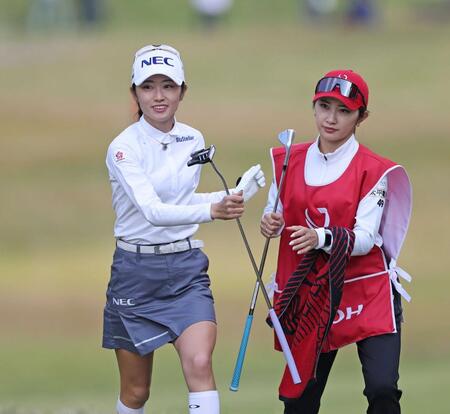 安田祐香（左）と安田美祐＝２５年１１月