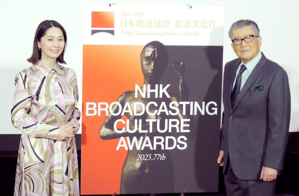 杉浦友紀アナ（左）と里見浩太朗