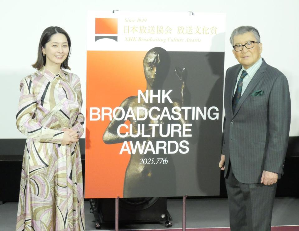 説明会に出席した杉浦友紀アナウンサー（左）と里見浩太朗＝東京・ＮＨＫ